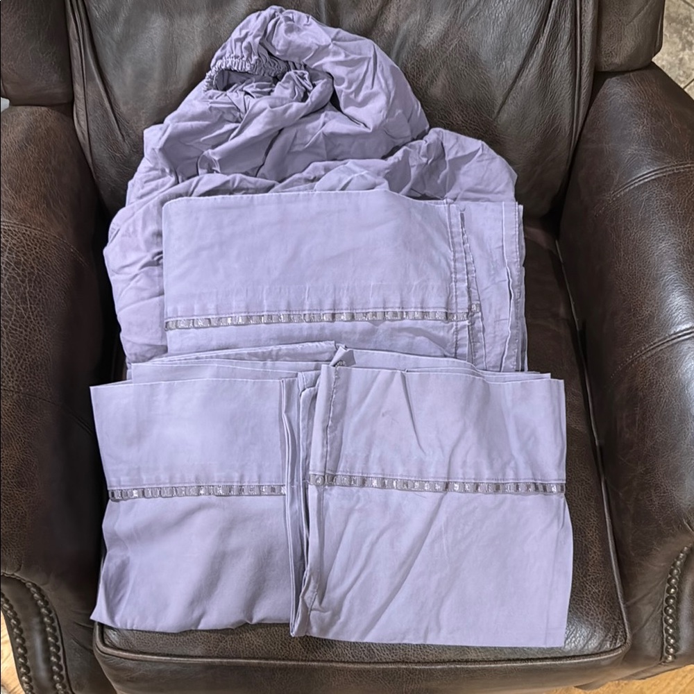 Lavender King Size Sheet Set w 2 pillowcases that begs for someone to sleep on.